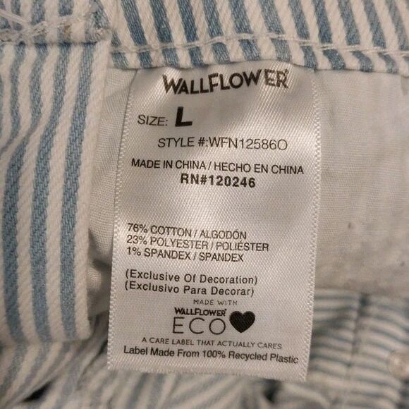 Wallflower Tomboy Fit Utility Shortalls Sz L Denim Pinstripes Cutoffs Romper - Picture 11 of 12